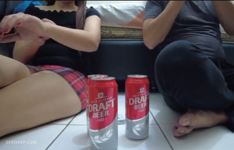 Bawa Rekan Kerja Yang Sudah Menikah Minum Di Apartement