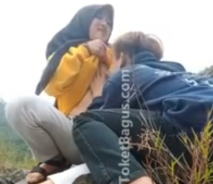 Kenyot Nenen Abg Hijab Di Gunung Viral Indo Terbaru