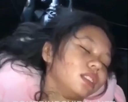 Pasangan Abg Wiwik Dimobil Karena Tak Ada Banyak Waktu