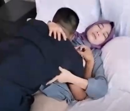 Viral Ukhty Jilbab Istri Pejabat Wiwik Di Hotel Bareng Ajudan Suami