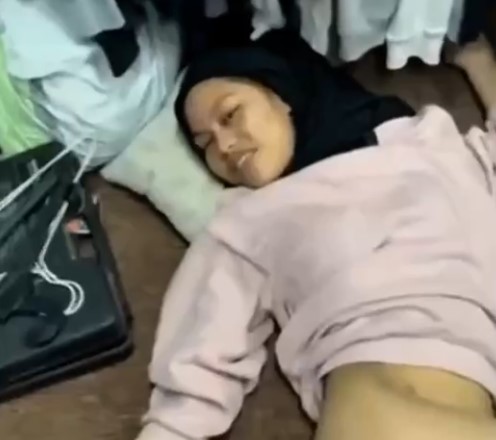 Pak Bos Pemilik Toko Hijab Iclik Ukhti Cantik Pegawai Binor Viral Pas Gak Ada Pembeli