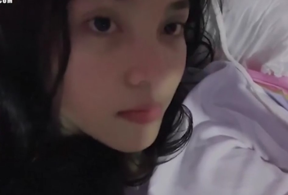 Selebgram Tiktok Cantik Kak Laras Live Kelihatan Boba Sama Miau Miaw Mulus